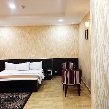 Fawzy Hotel Ibadan Extérieur photo