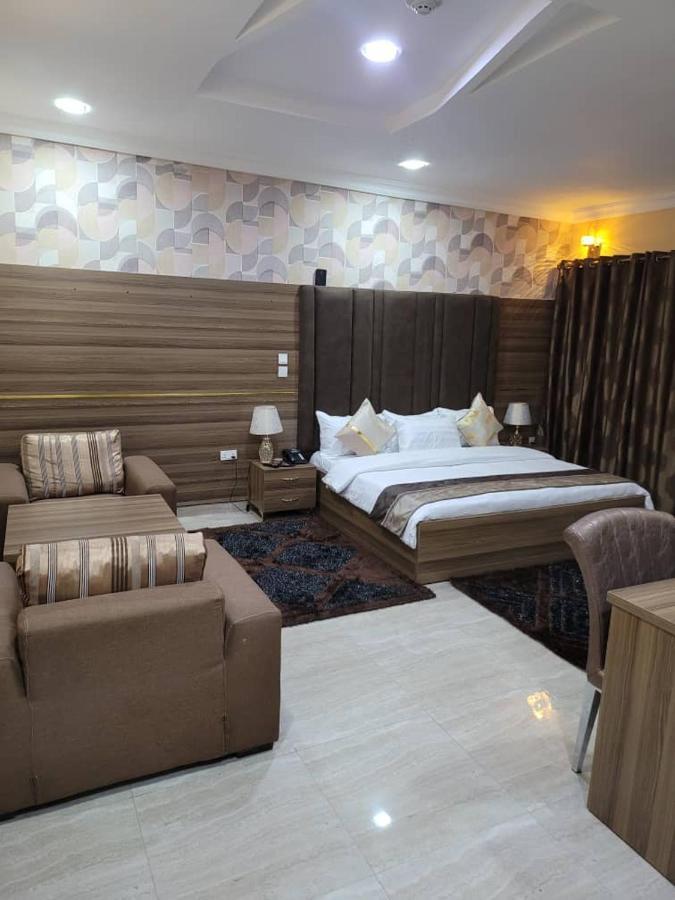 Fawzy Hotel Ibadan Extérieur photo