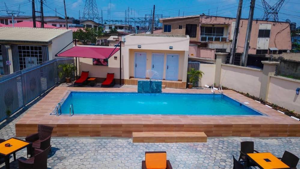 Fawzy Hotel Ibadan Extérieur photo