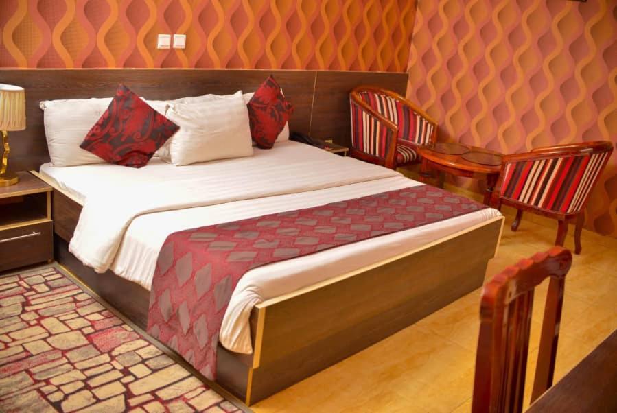 Fawzy Hotel Ibadan Extérieur photo