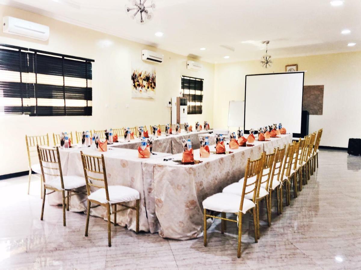 Fawzy Hotel Ibadan Extérieur photo