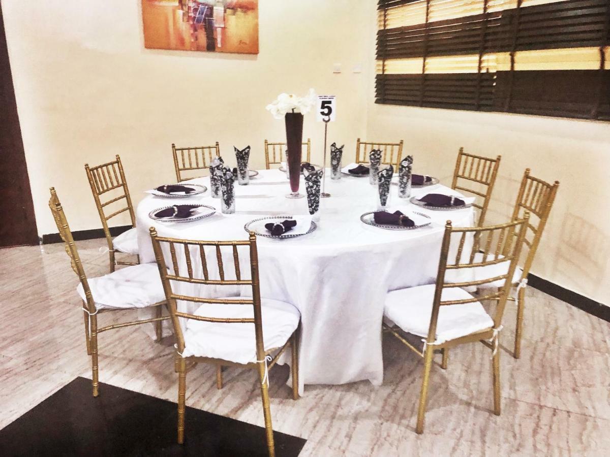 Fawzy Hotel Ibadan Extérieur photo