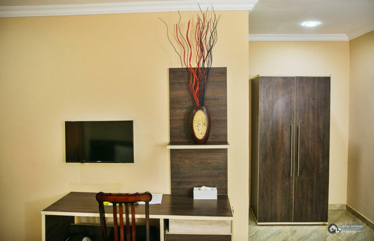 Fawzy Hotel Ibadan Extérieur photo