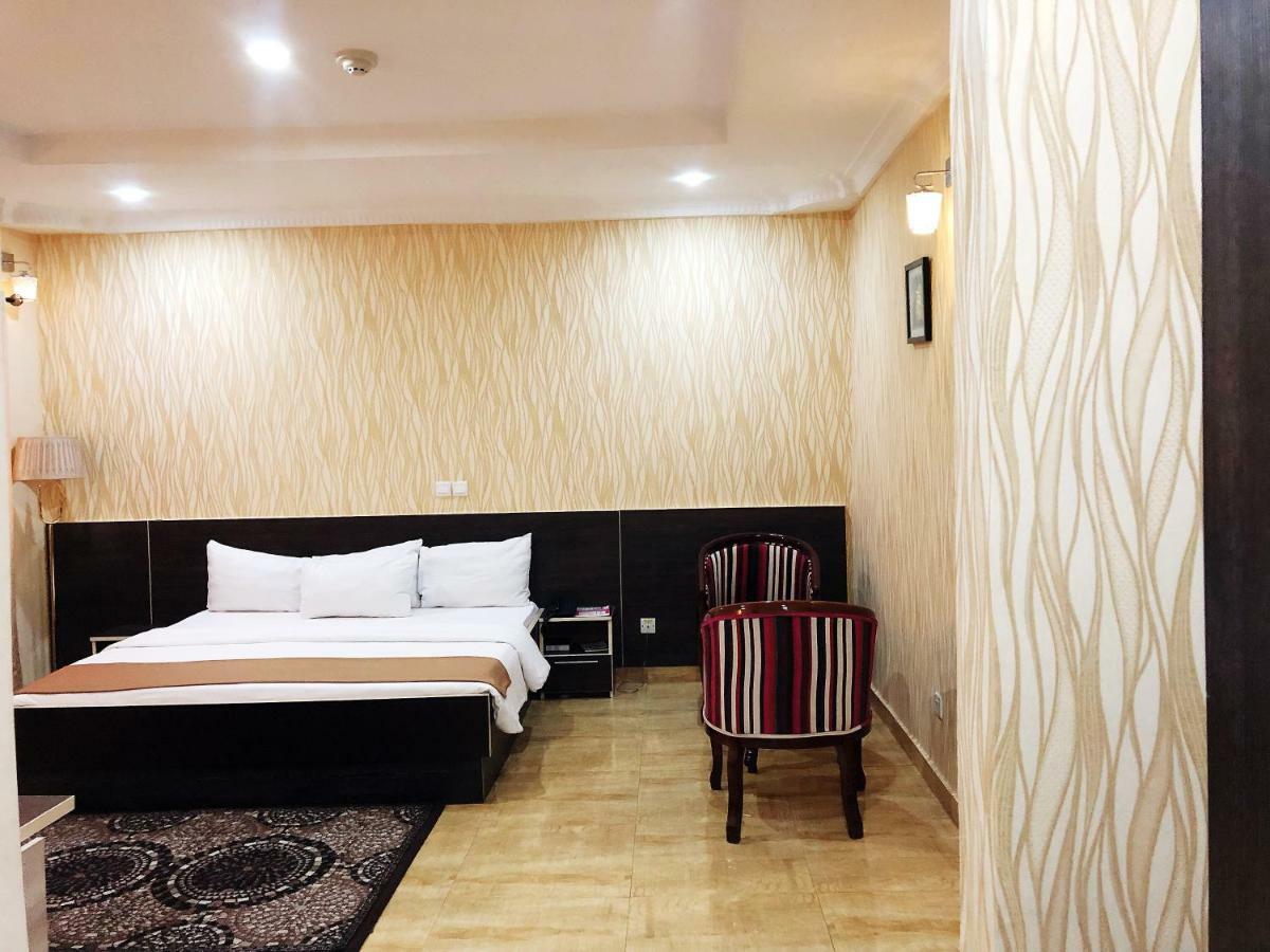Fawzy Hotel Ibadan Extérieur photo